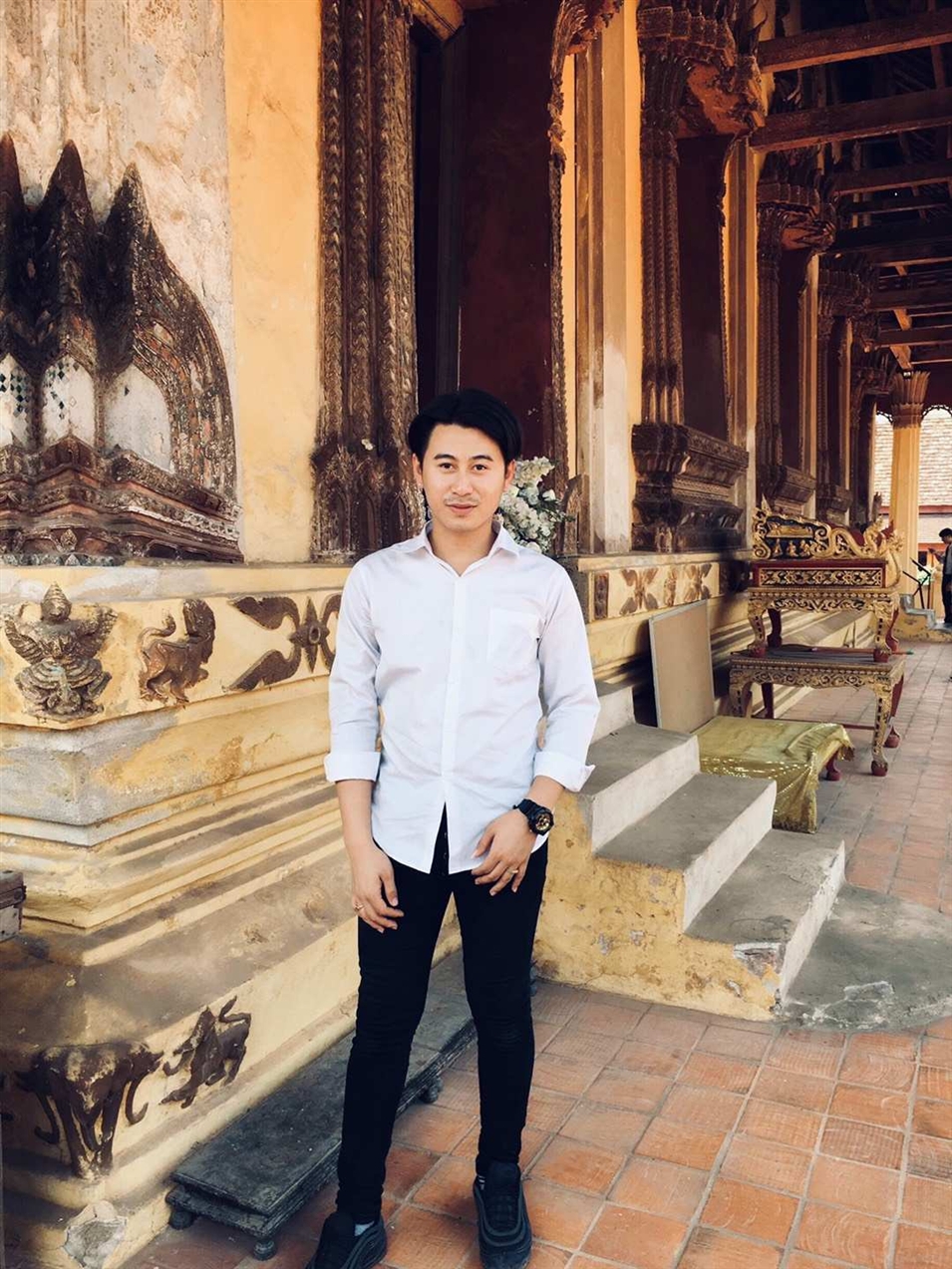 基諾，老撾首都萬象人，老撾國立大學(xué)文學(xué)院德語系大二學(xué)生， 